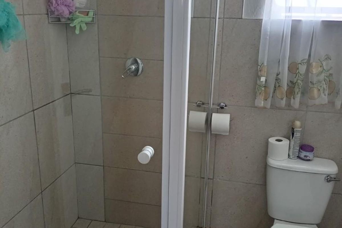 House To Rent In Witpoortie Roodeport - Photo 2