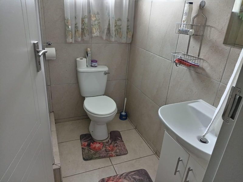 House To Rent In Witpoortie Roodeport - Photo 3