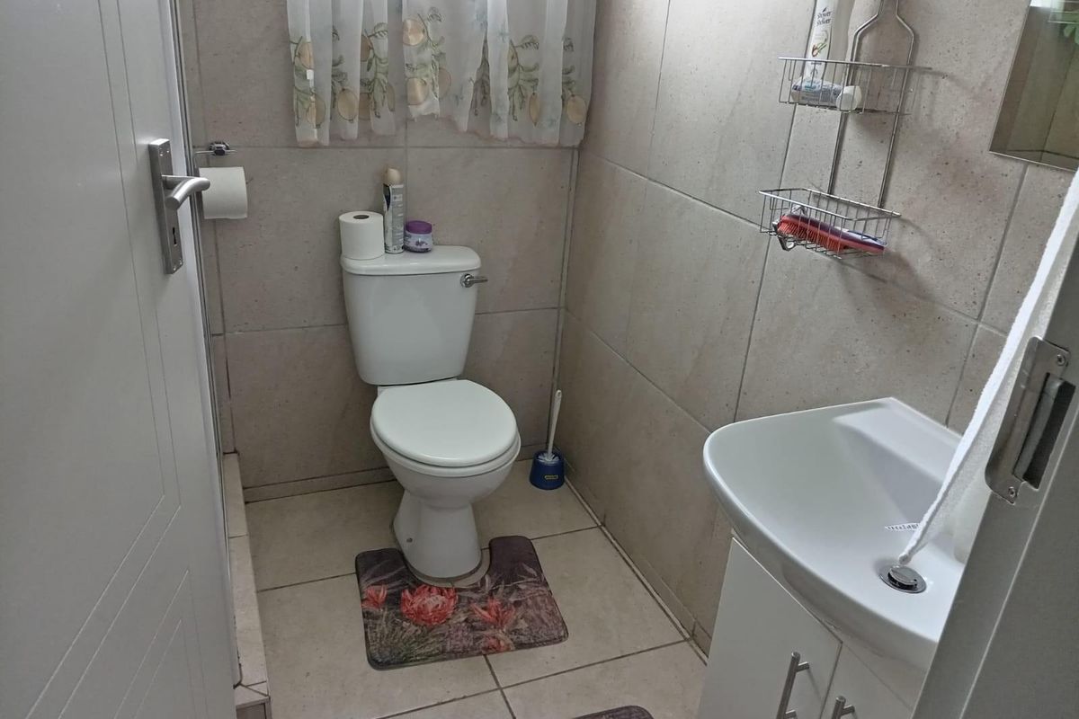 House To Rent In Witpoortie Roodeport - Photo 3