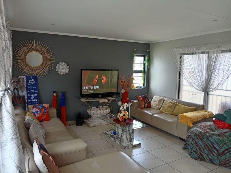 House To Rent In Witpoortie Roodeport - Photo 5