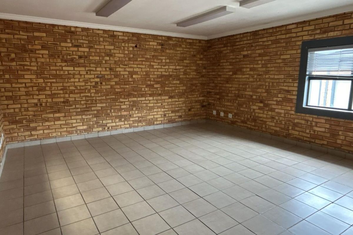 600 sqm Industrial Unit To Let | Secure Pomona Adjacent Business Park - Photo 2