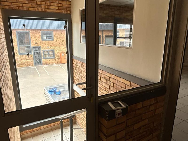 600 sqm Industrial Unit To Let | Secure Pomona Adjacent Business Park - Photo 9