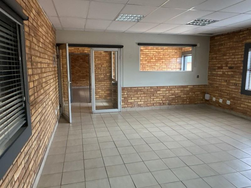 600 sqm Industrial Unit To Let | Secure Pomona Adjacent Business Park - Photo 8