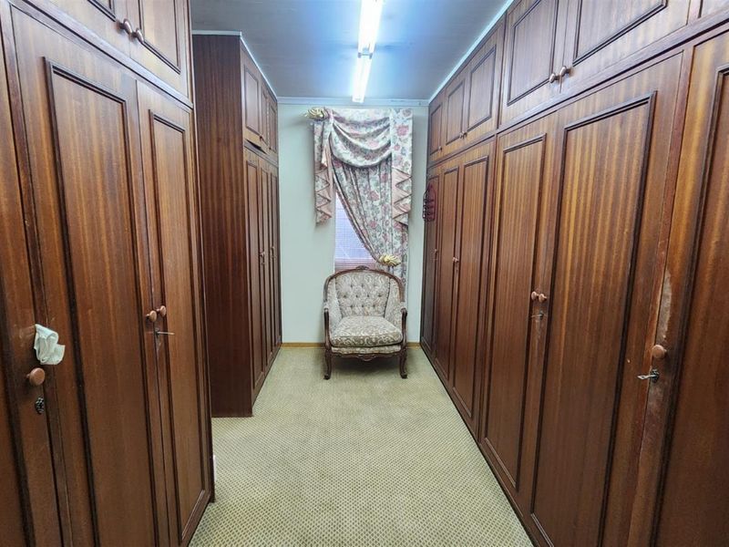 House For Sale in Petersfield, Springs - Photo 2