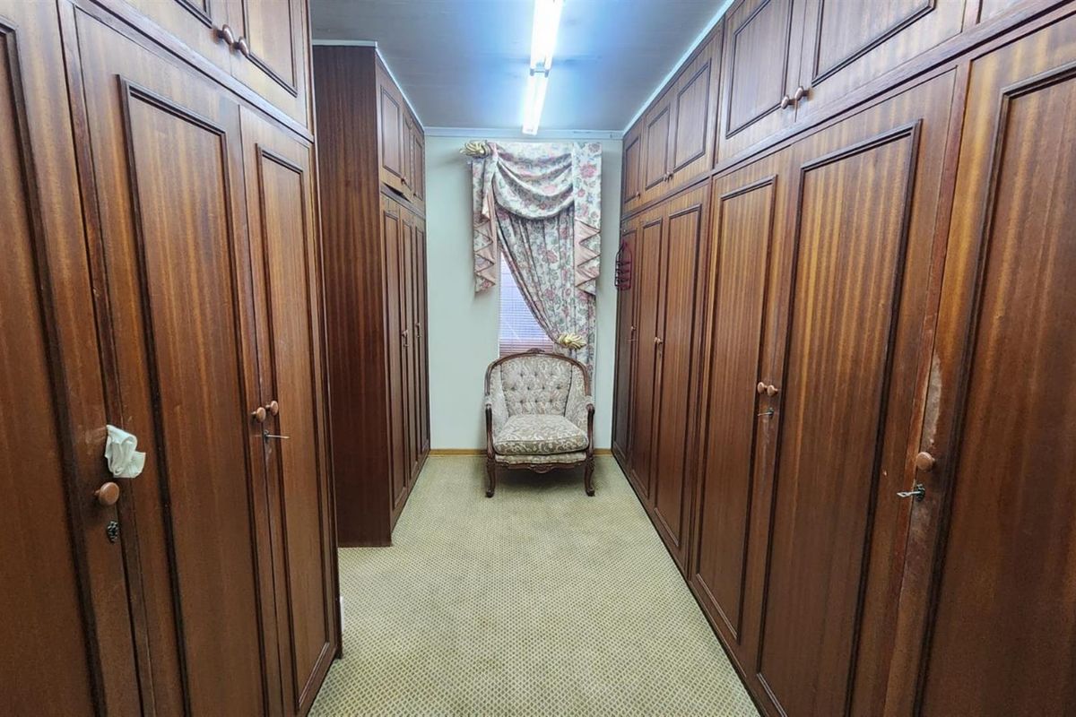 House For Sale in Petersfield, Springs - Photo 2