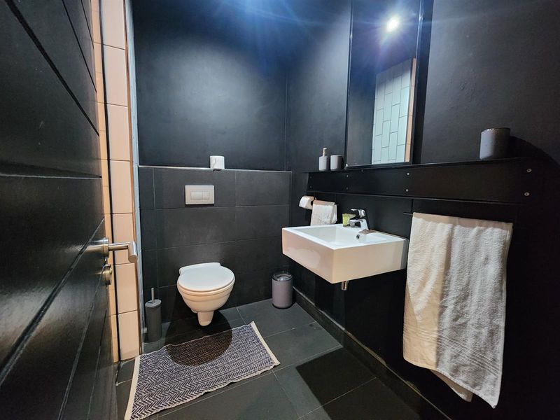 Plug and Play Airbnb opportunity fully furnished with Table Mountain views - Photo 10