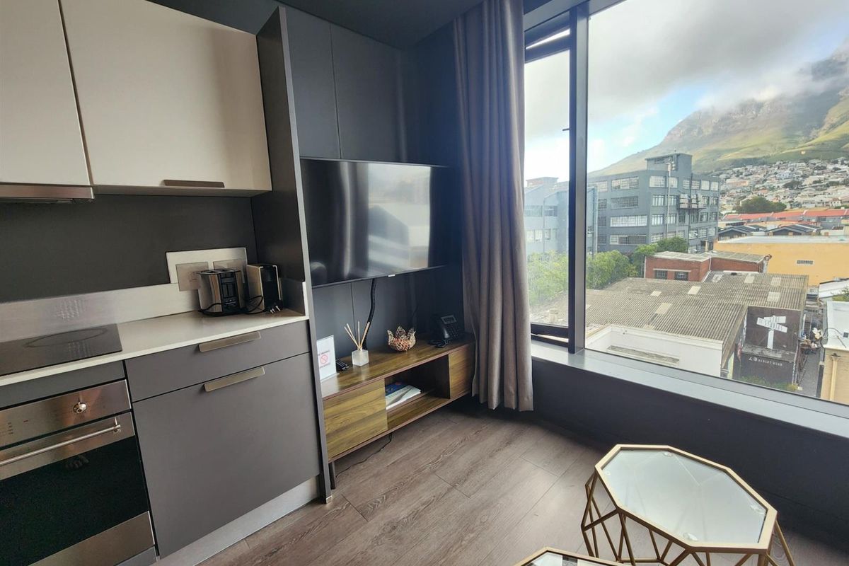 Plug and Play Airbnb opportunity fully furnished with Table Mountain views - Photo 5