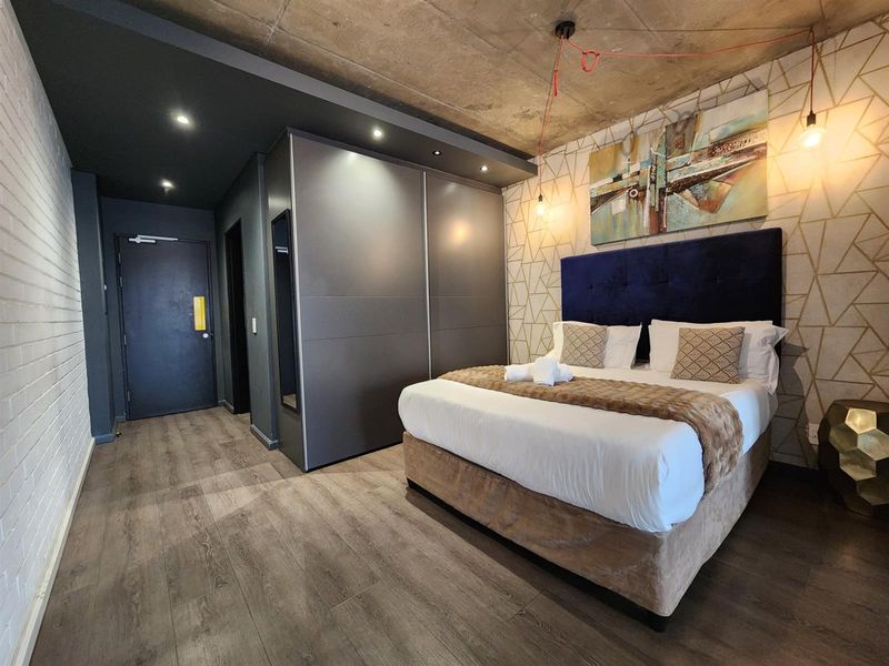 Plug and Play Airbnb opportunity fully furnished with Table Mountain views - Photo 8