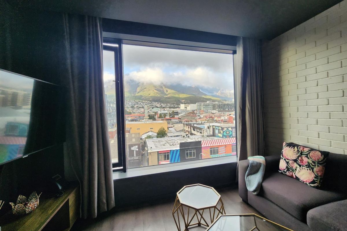 Plug and Play Airbnb opportunity fully furnished with Table Mountain views - Photo 4