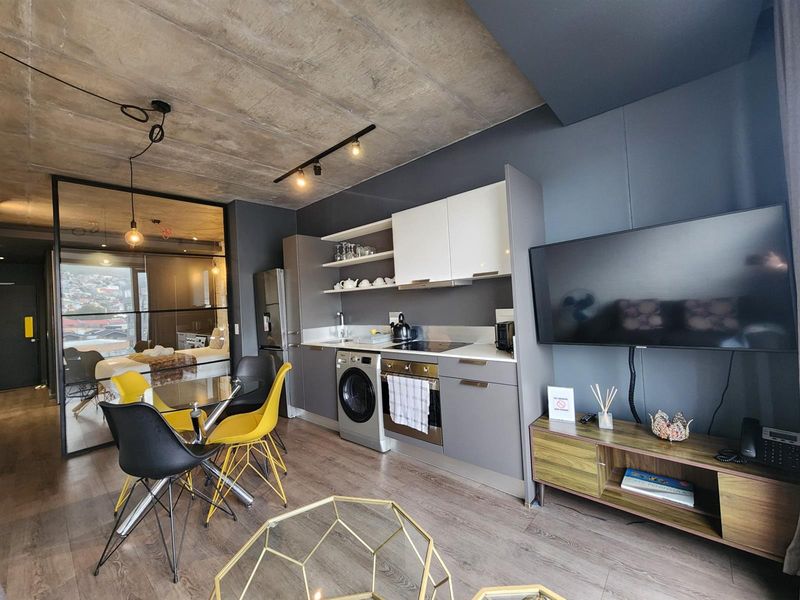 Plug and Play Airbnb opportunity fully furnished with Table Mountain views - Photo 2