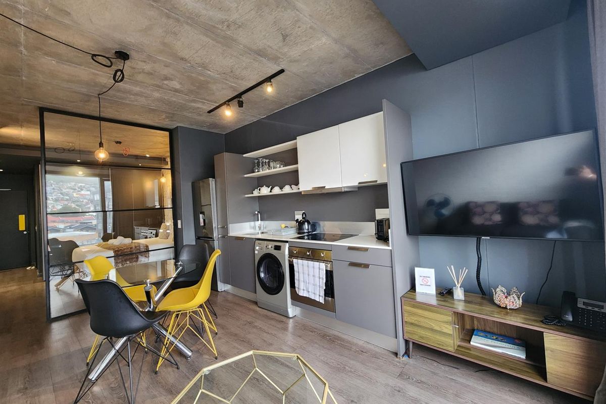 Plug and Play Airbnb opportunity fully furnished with Table Mountain views - Photo 2