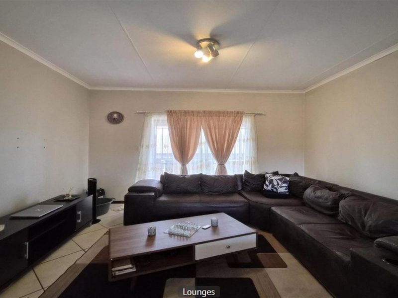 2 Bedroom Apartment For Sale in Mooikloof Ridge, Pretoria - Photo 8