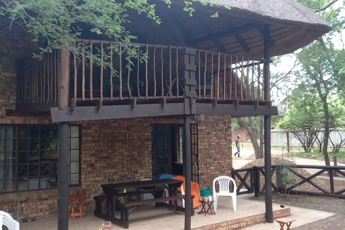 CUTE AND COSY ONE BEDROOM HOME IN THE HEART OF MARLOTH PARK - Photo 3
