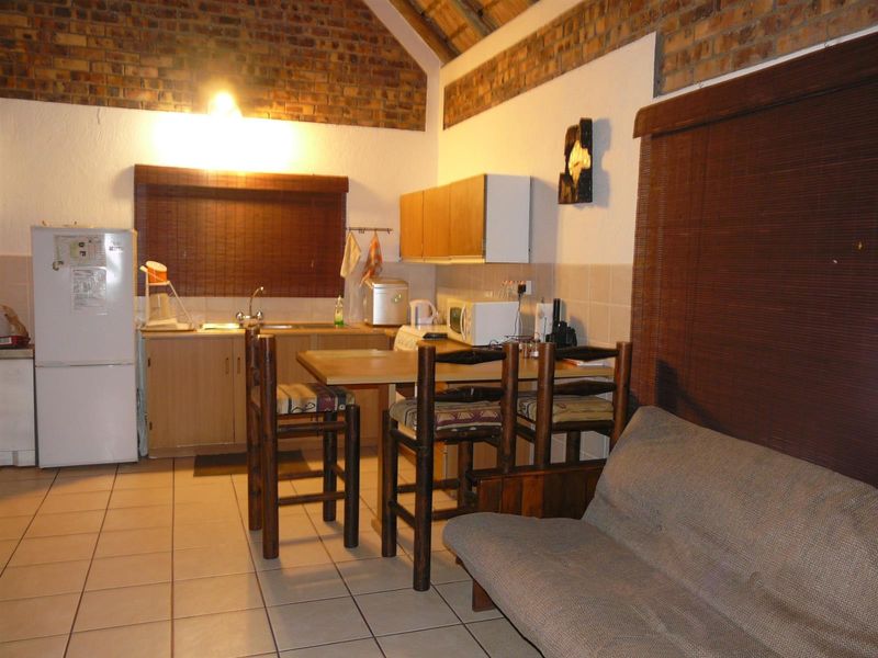 CUTE AND COSY ONE BEDROOM HOME IN THE HEART OF MARLOTH PARK - Photo 4