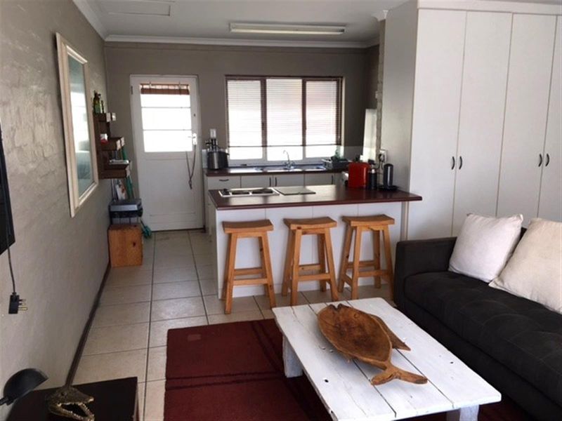 Private Furnished Studio Apartment - Available 1 May 2026 - Photo 2