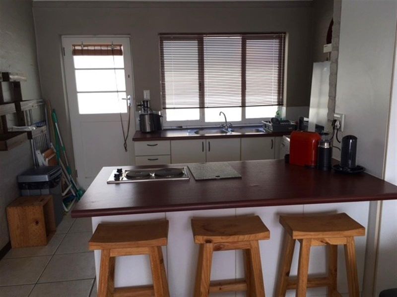 Private Furnished Studio Apartment - Available 1 May 2026 - Photo 3