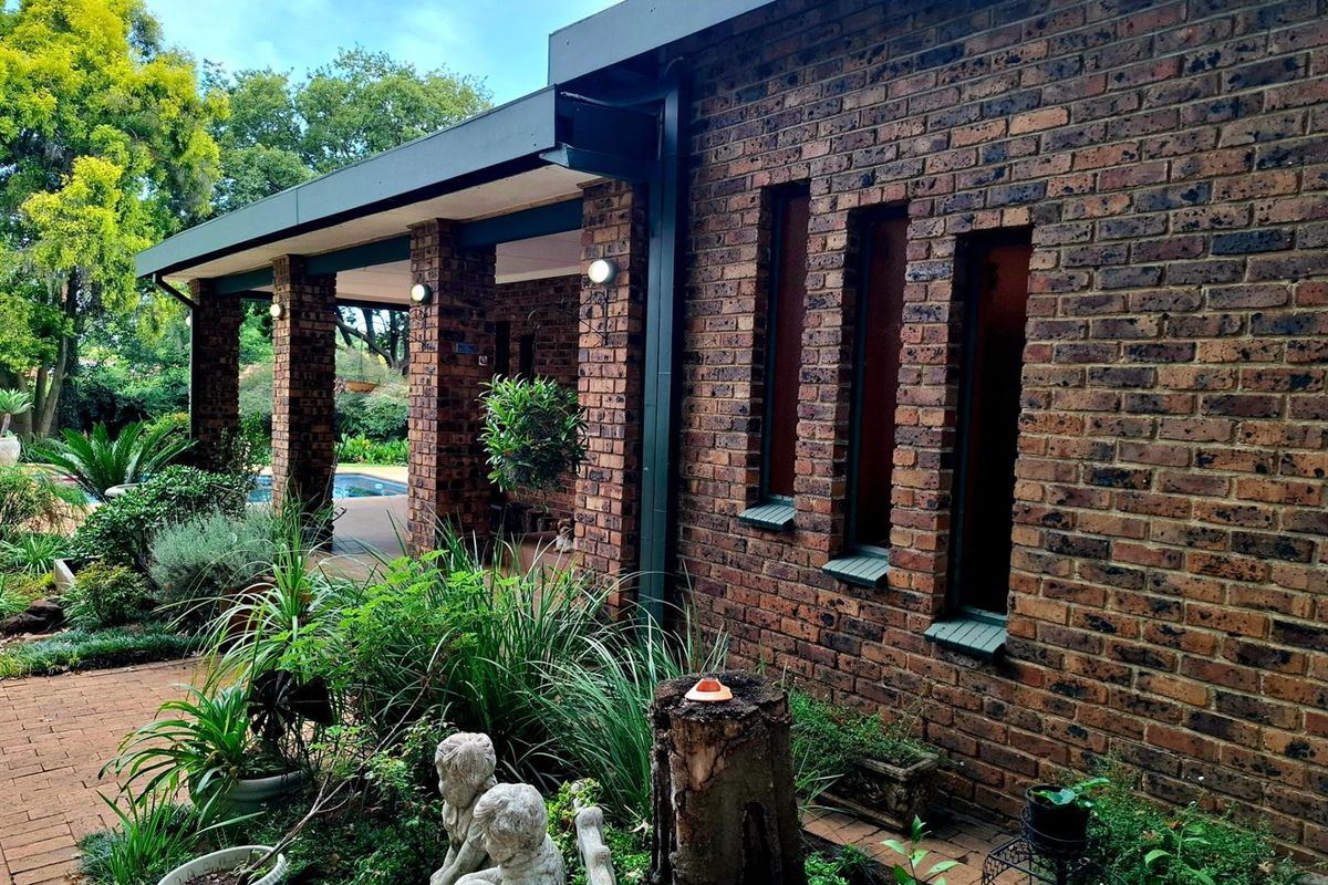 Classic Elegance Meets Modern Comfort in Sought-After Clubville - Photo 5