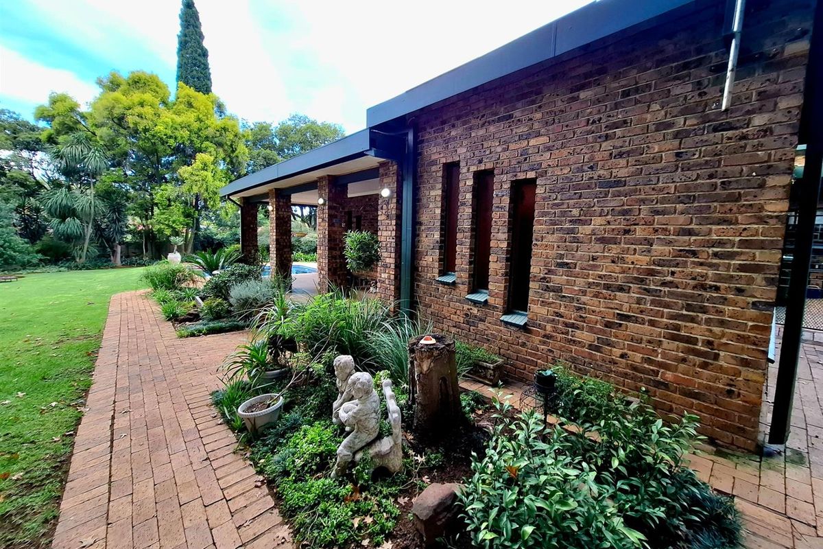 Classic Elegance Meets Modern Comfort in Sought-After Clubville - Photo 4