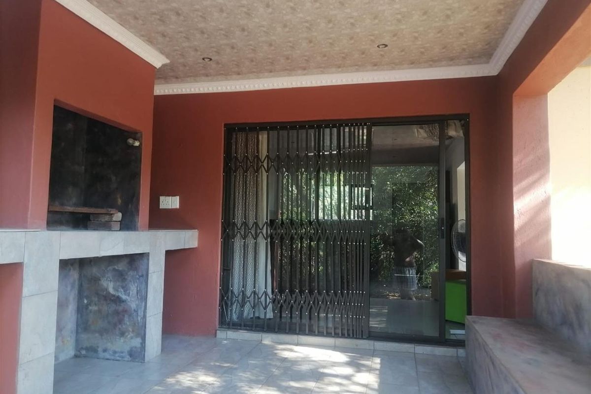 3 BEDROOM HOME IN A QUIET AREA OF MARLOTH PARK - Photo 3