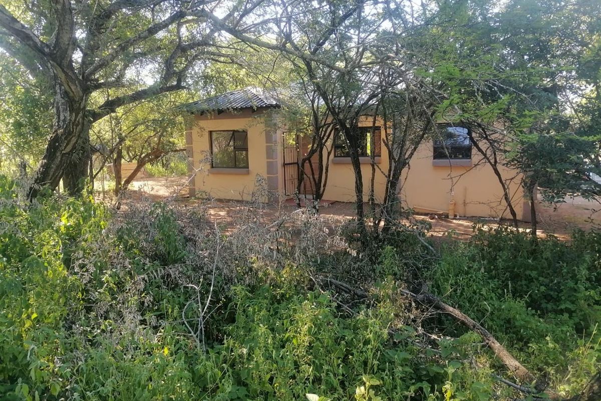 3 BEDROOM HOME IN A QUIET AREA OF MARLOTH PARK - Photo 2