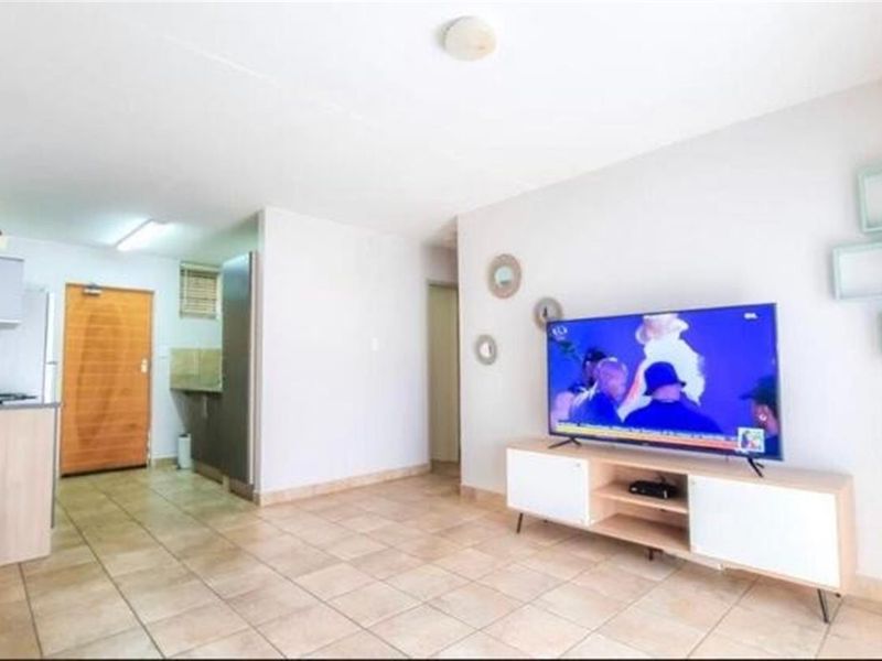 Townhouse For Sale in Rooihuiskraal North, Centurion - Photo 5