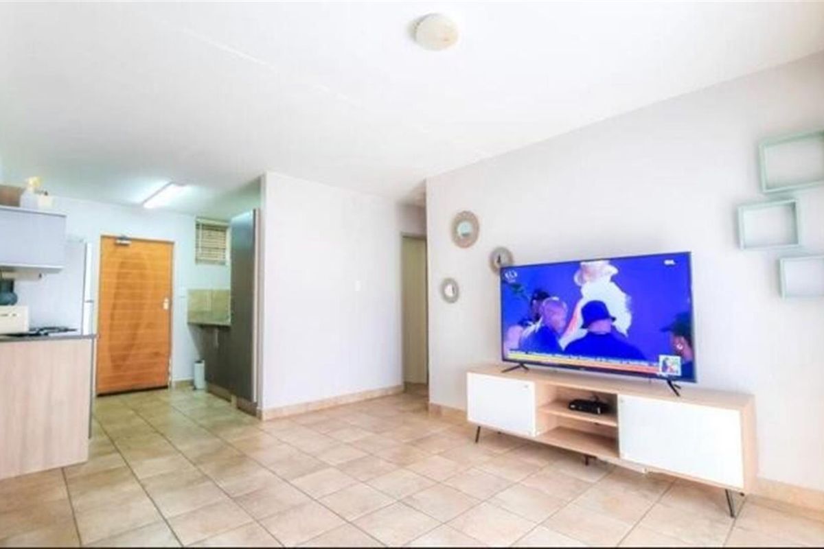 Townhouse For Sale in Rooihuiskraal North, Centurion - Photo 5