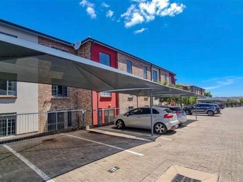 Townhouse For Sale in Rooihuiskraal North, Centurion - Photo 2