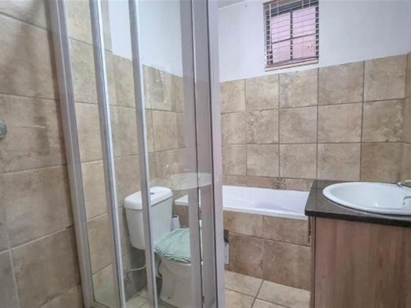 Townhouse For Sale in Rooihuiskraal North, Centurion - Photo 10