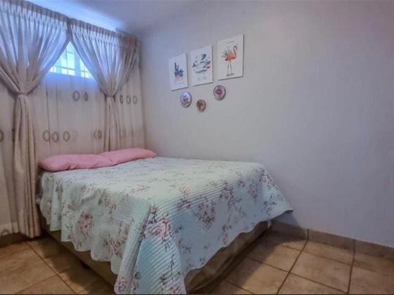 Townhouse For Sale in Rooihuiskraal North, Centurion - Photo 9