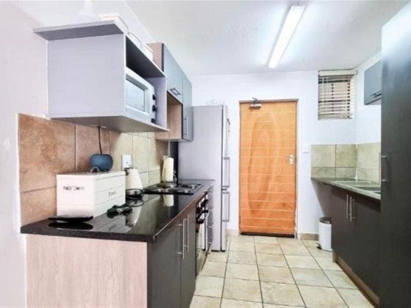 Townhouse For Sale in Rooihuiskraal North, Centurion - Photo 7