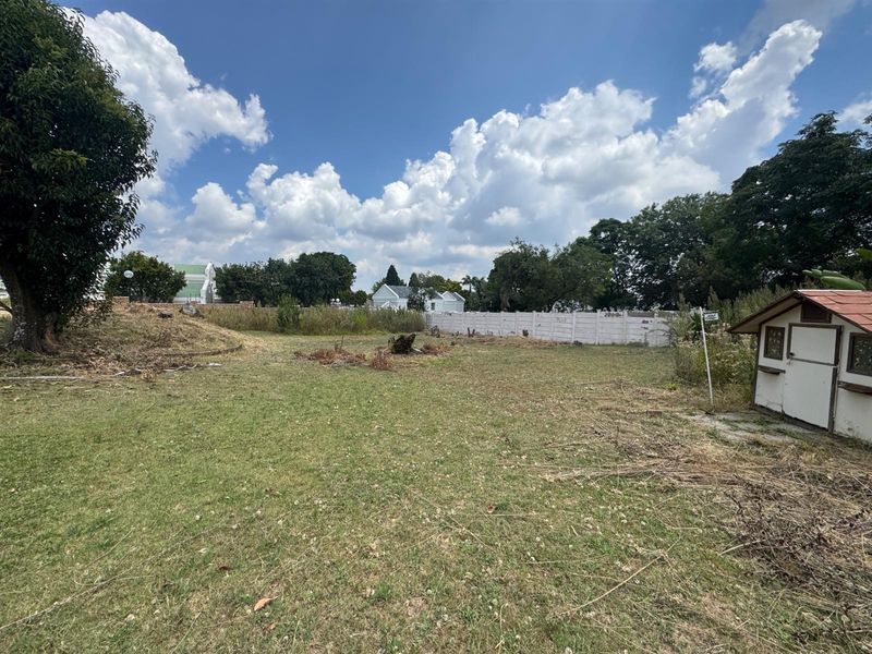 BUILD YOUR DREAM HOME IN THIS SECURE CUL DE SAC - Photo 10