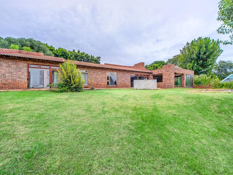 BUILD YOUR DREAM HOME IN THIS SECURE CUL DE SAC - Photo 2