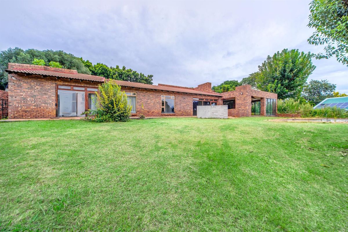 BUILD YOUR DREAM HOME IN THIS SECURE CUL DE SAC - Photo 2