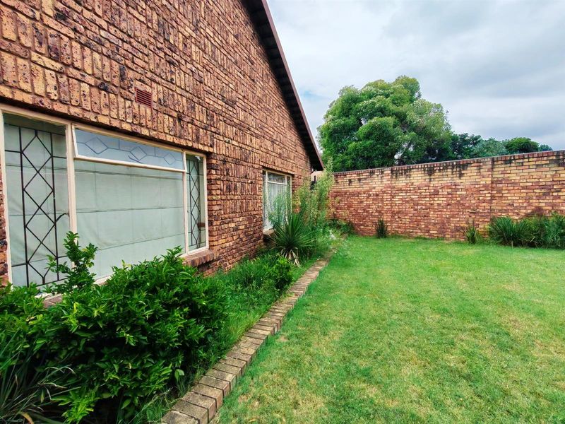 4 Bedroom House with flat For Sale in Gholfsig - Photo 6