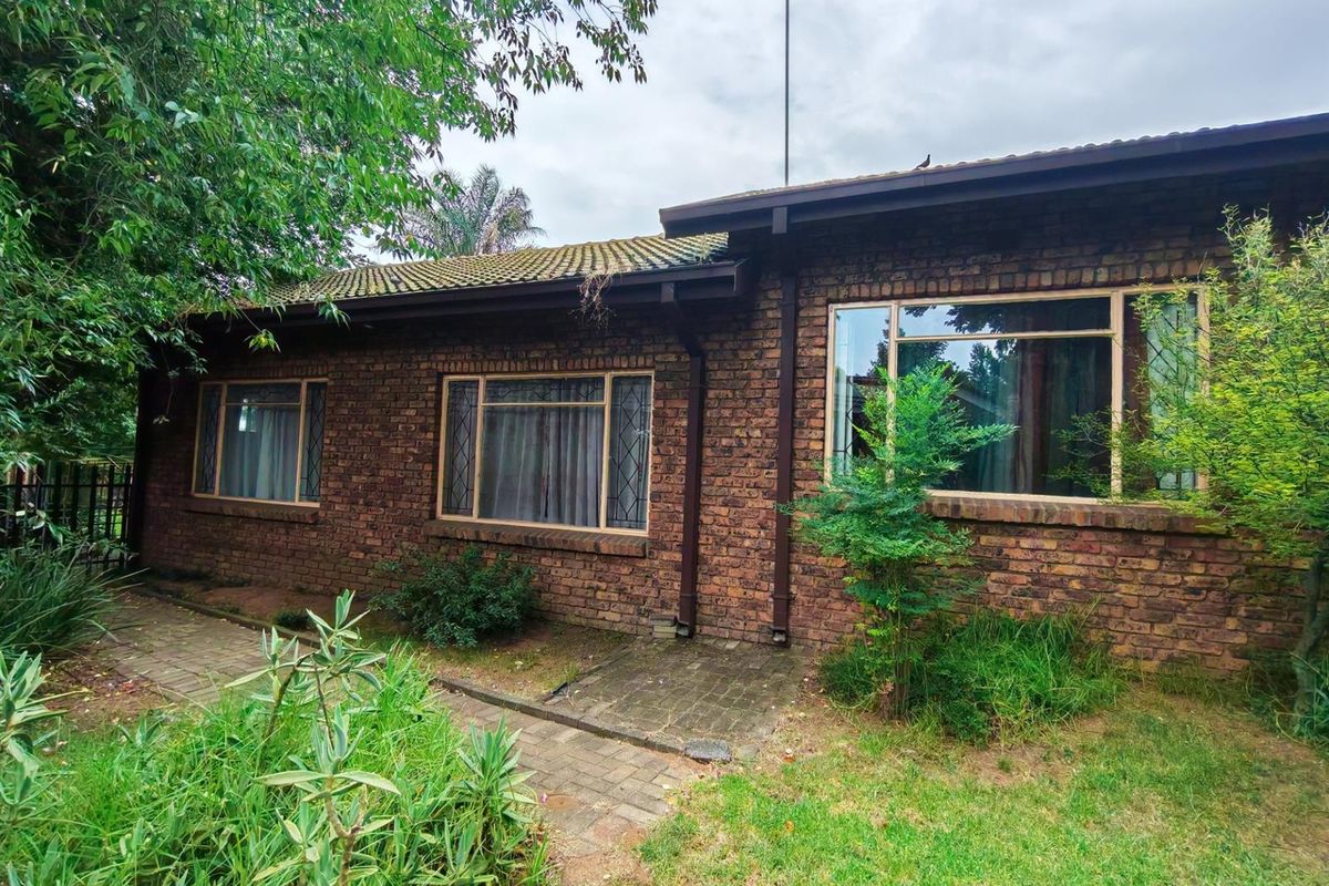 4 Bedroom House with flat For Sale in Gholfsig - Photo 5