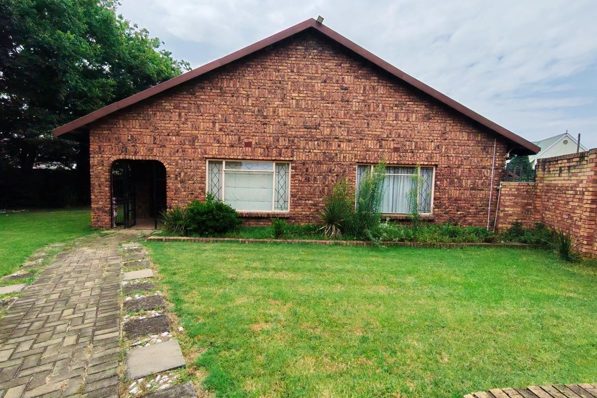 4 Bedroom House with flat For Sale in Gholfsig - Photo 3