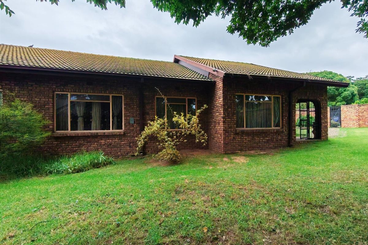4 Bedroom House with flat For Sale in Gholfsig - Photo 2