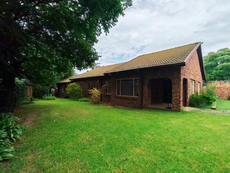 4 Bedroom House with flat For Sale in Gholfsig - Photo 9