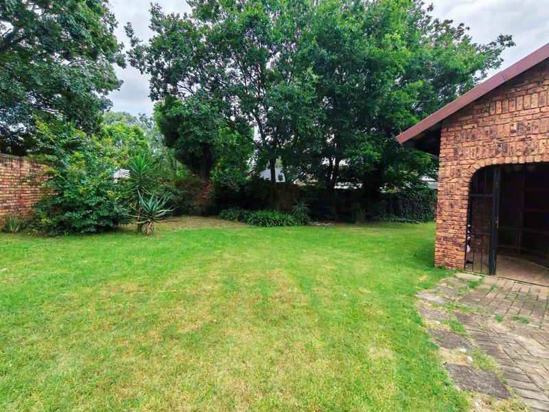 4 Bedroom House with flat For Sale in Gholfsig - Photo 10