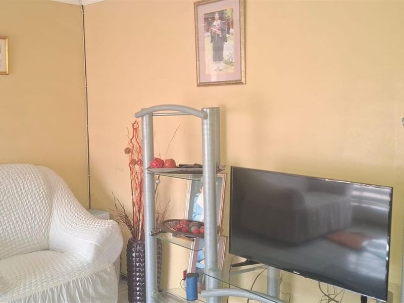 House For Sale in Thabong, Welkom - Photo 9