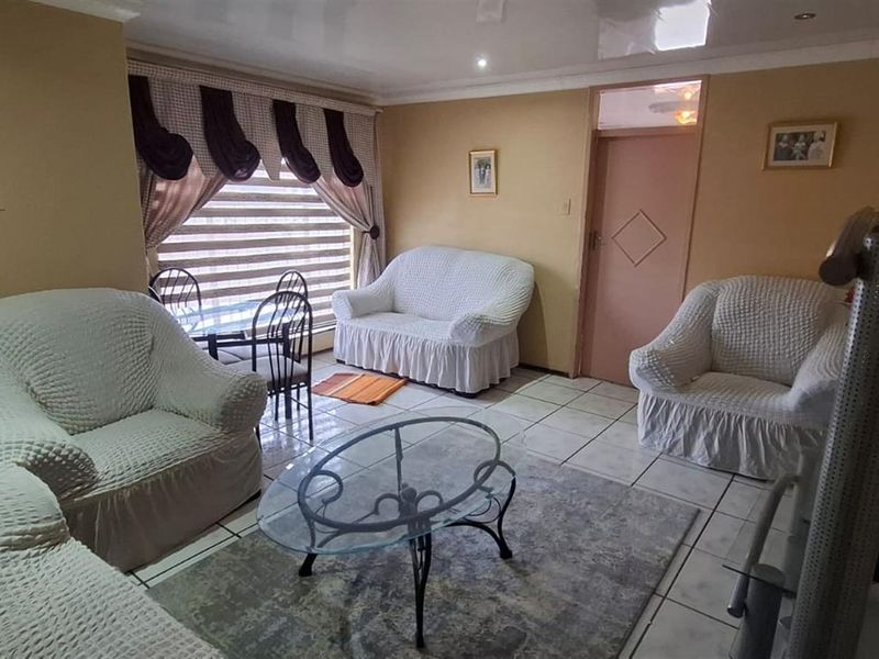 House For Sale in Thabong, Welkom - Photo 10