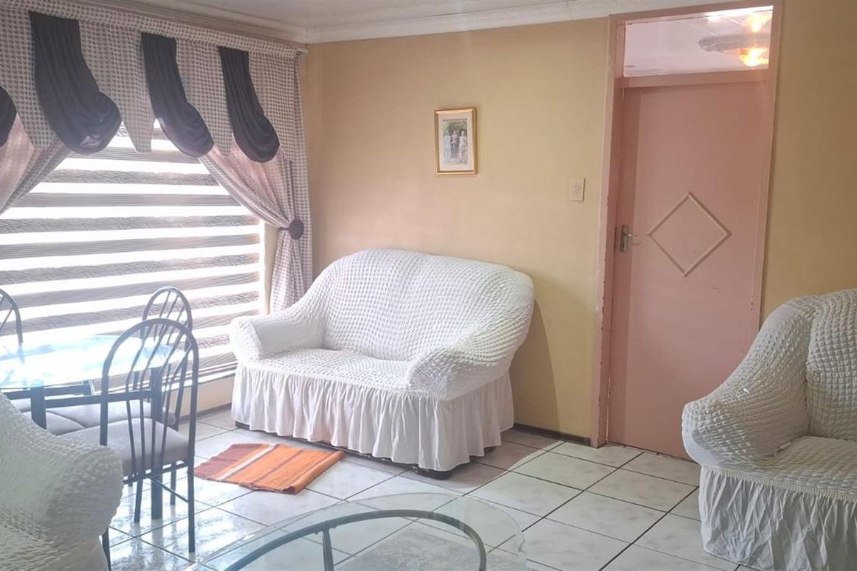 House For Sale in Thabong, Welkom - Photo 2