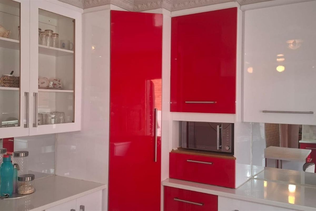 House For Sale in Thabong, Welkom - Photo 4