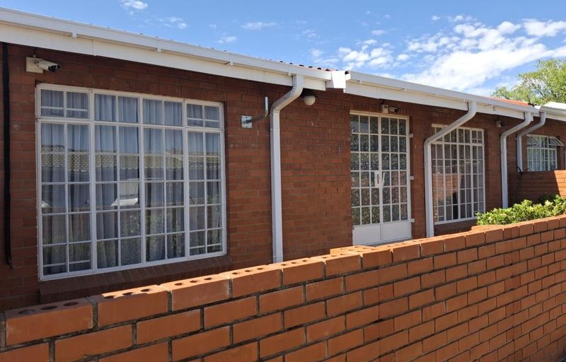 Charming 2 Bedroom Townhouse for Sale