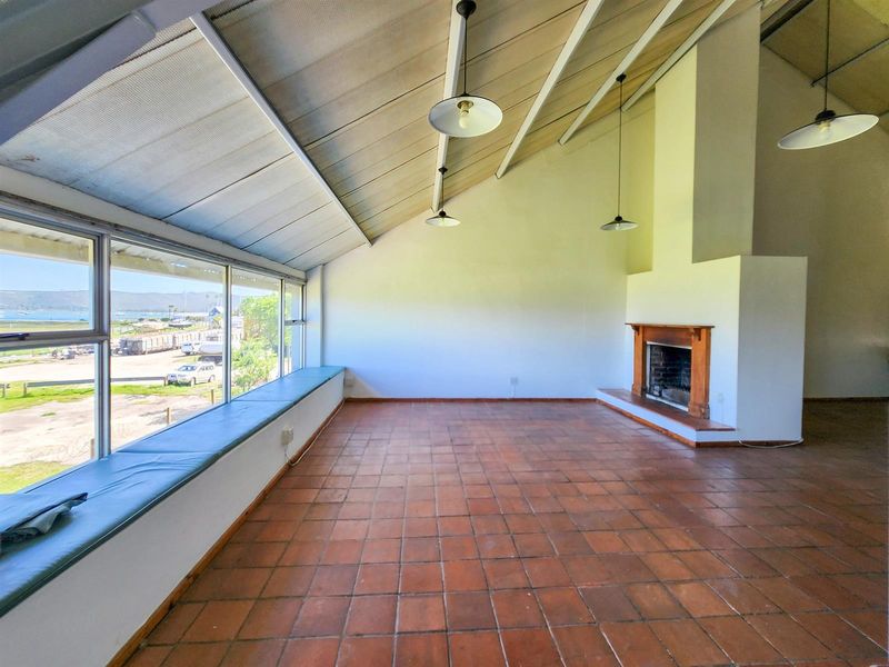 INDUSTRIAL COMMERCIAL BUILDINGS NEXT TO THE WATERFRONT in Knysna. - Photo 8