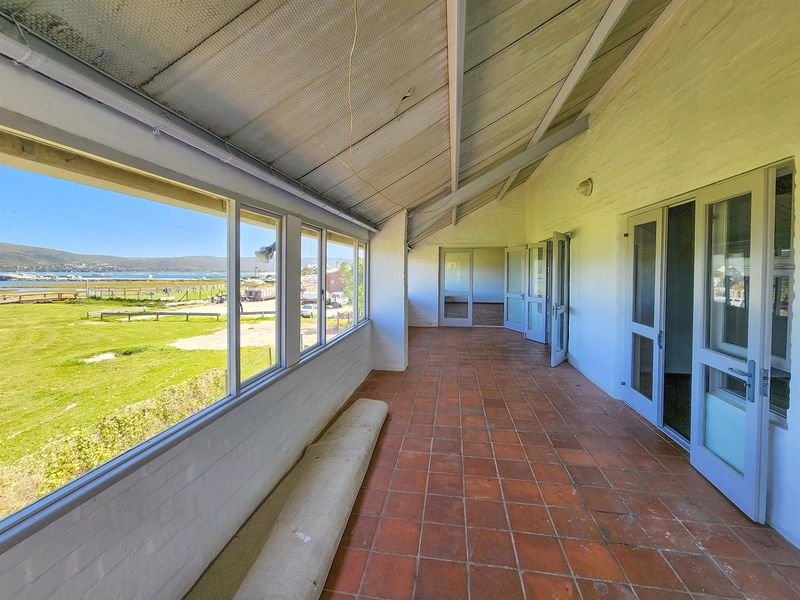 INDUSTRIAL COMMERCIAL BUILDINGS NEXT TO THE WATERFRONT in Knysna. - Photo 7