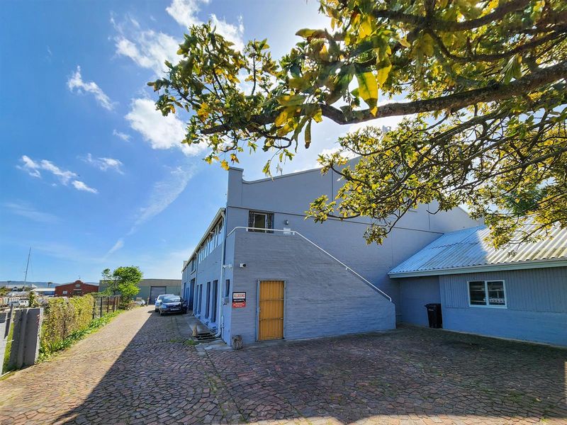 INDUSTRIAL COMMERCIAL BUILDINGS NEXT TO THE WATERFRONT in Knysna. - Photo 4