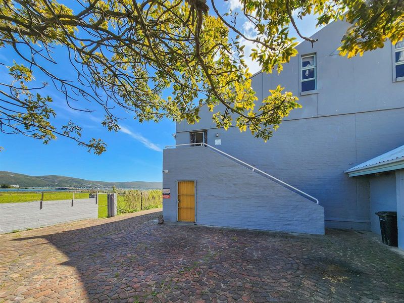INDUSTRIAL COMMERCIAL BUILDINGS NEXT TO THE WATERFRONT in Knysna. - Photo 5