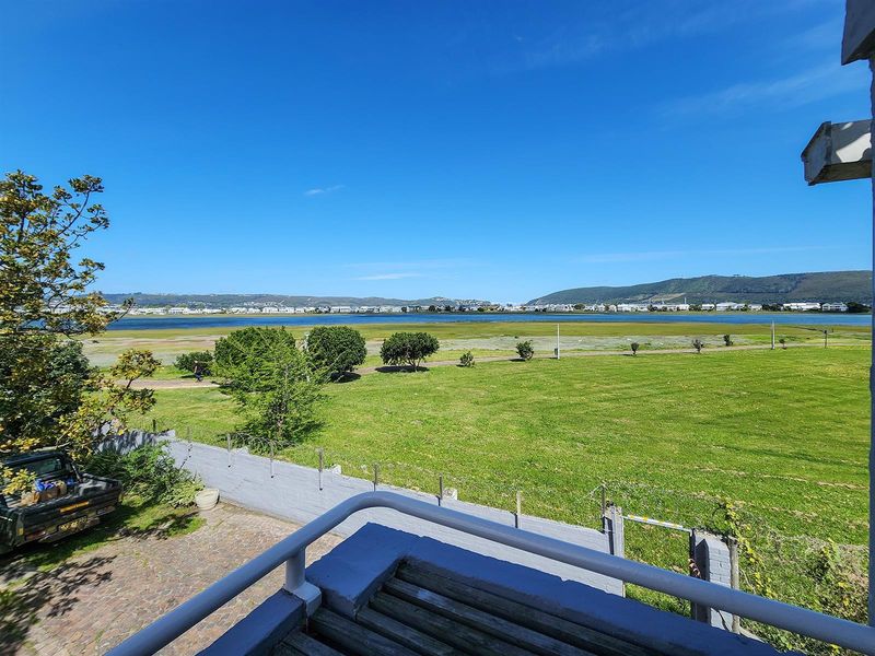 INDUSTRIAL COMMERCIAL BUILDINGS NEXT TO THE WATERFRONT in Knysna. - Photo 6