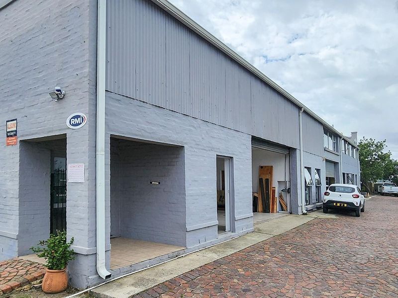 INDUSTRIAL COMMERCIAL BUILDINGS NEXT TO THE WATERFRONT in Knysna. - Photo 3